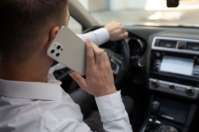 В Ставрополе начнут штрафовать за использование телефона за рулем