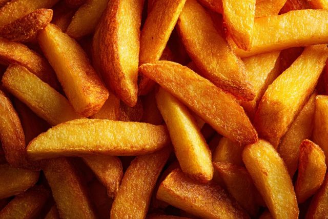 Тёща научила жарить картошку с секретом: теперь она золотистая и хрустящая, а не разваливается в кашу