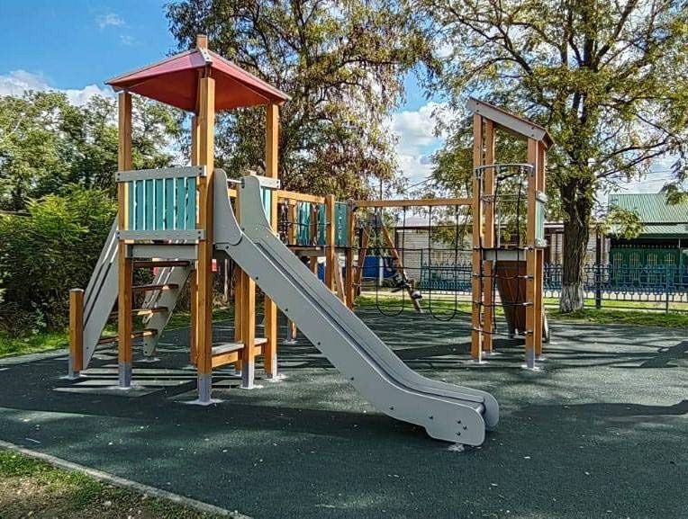 Новая детская площадка за 1,7 млн рублей появилась в хуторе Советского округа