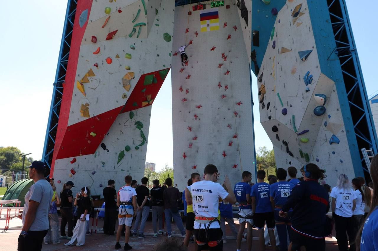 Более 2 тысяч человек посетили скалодром в Кисловодске