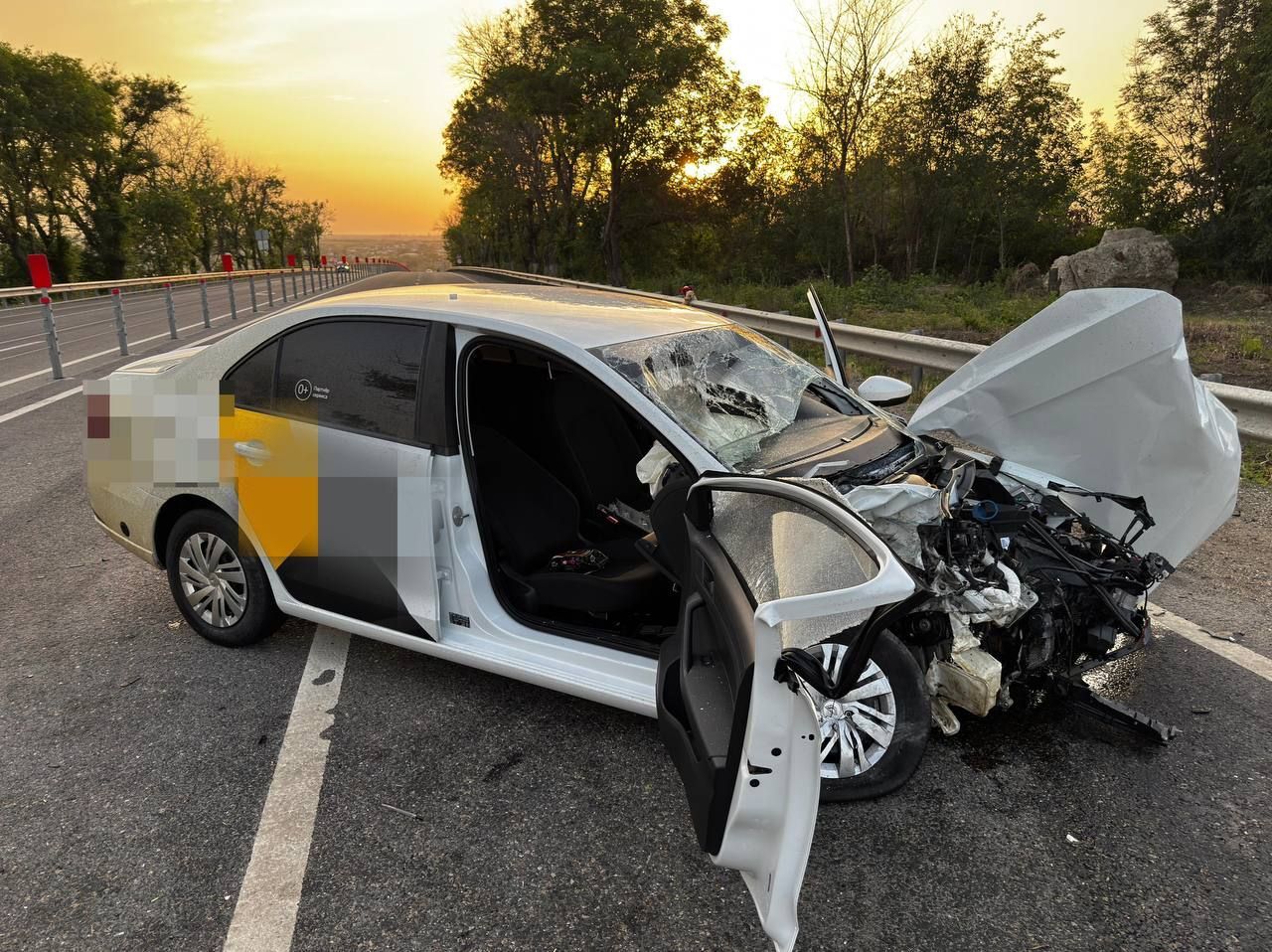 В аварии с участием такси под Пятигорском пострадал 13-летний ребенок