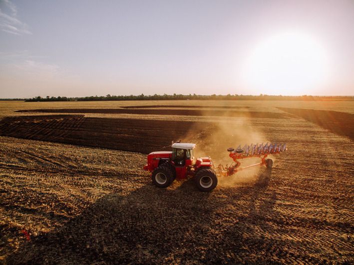 На полях Ставрополья активно работает почвообрабатывающая техника Ростсельмаш