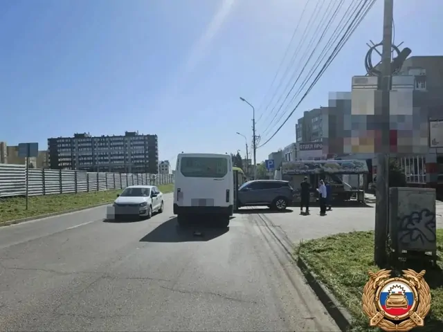 Ребёнок пострадал из-за резкого торможения маршрутки в Ставрополе