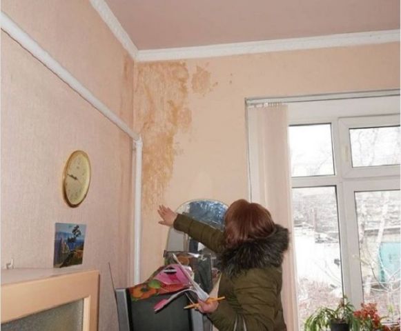 В Ставрополе крыша дома потекла через несколько лет после капитального ремонта В Ставрополе крыша дома потекла через несколько лет после капитального ремонта