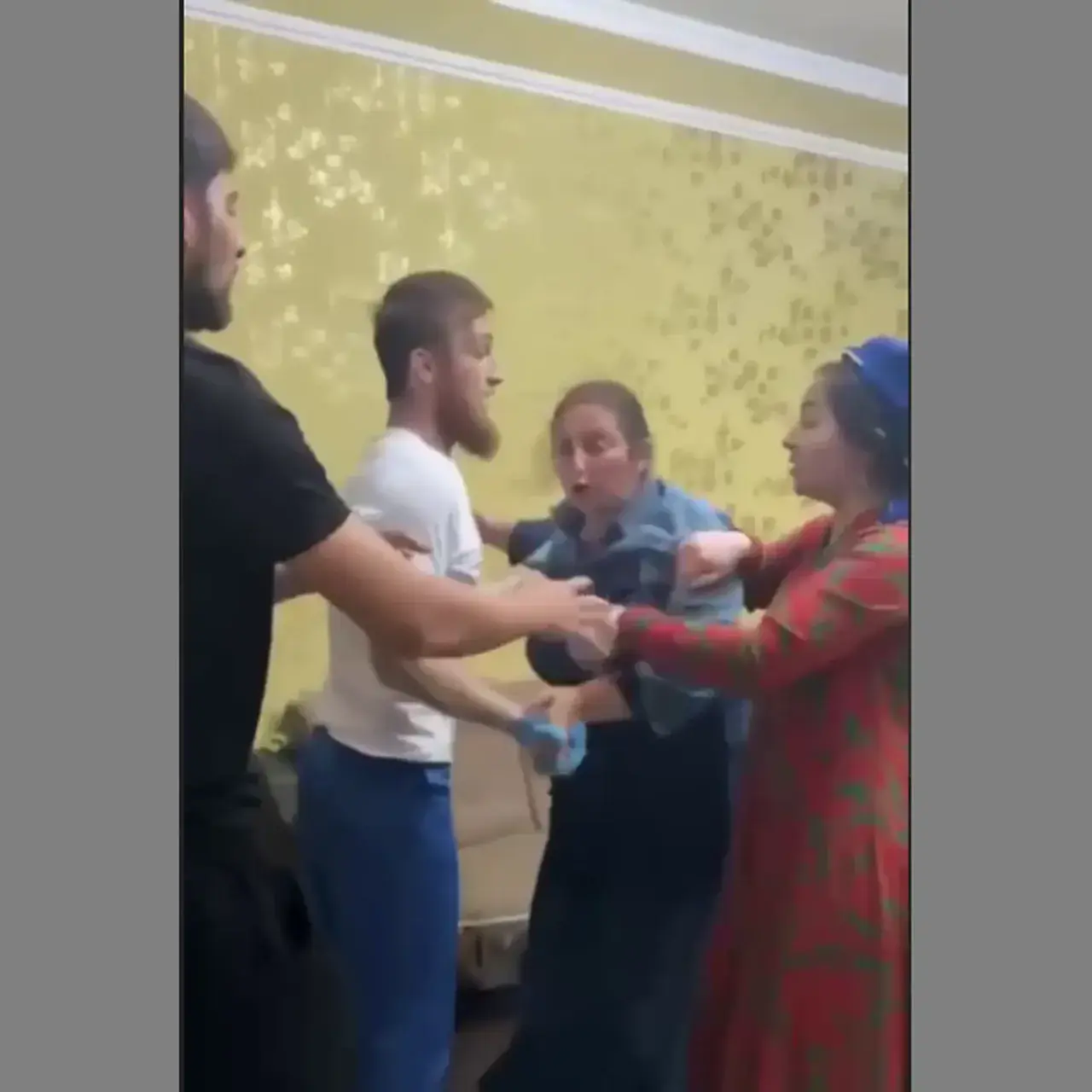 Фельдшера скорой помощи избили при вызове в Пятигорске