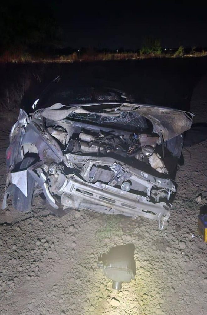 На Ставрополье начинающий водитель допустил опрокидывание автомобиля, пострадали два человека