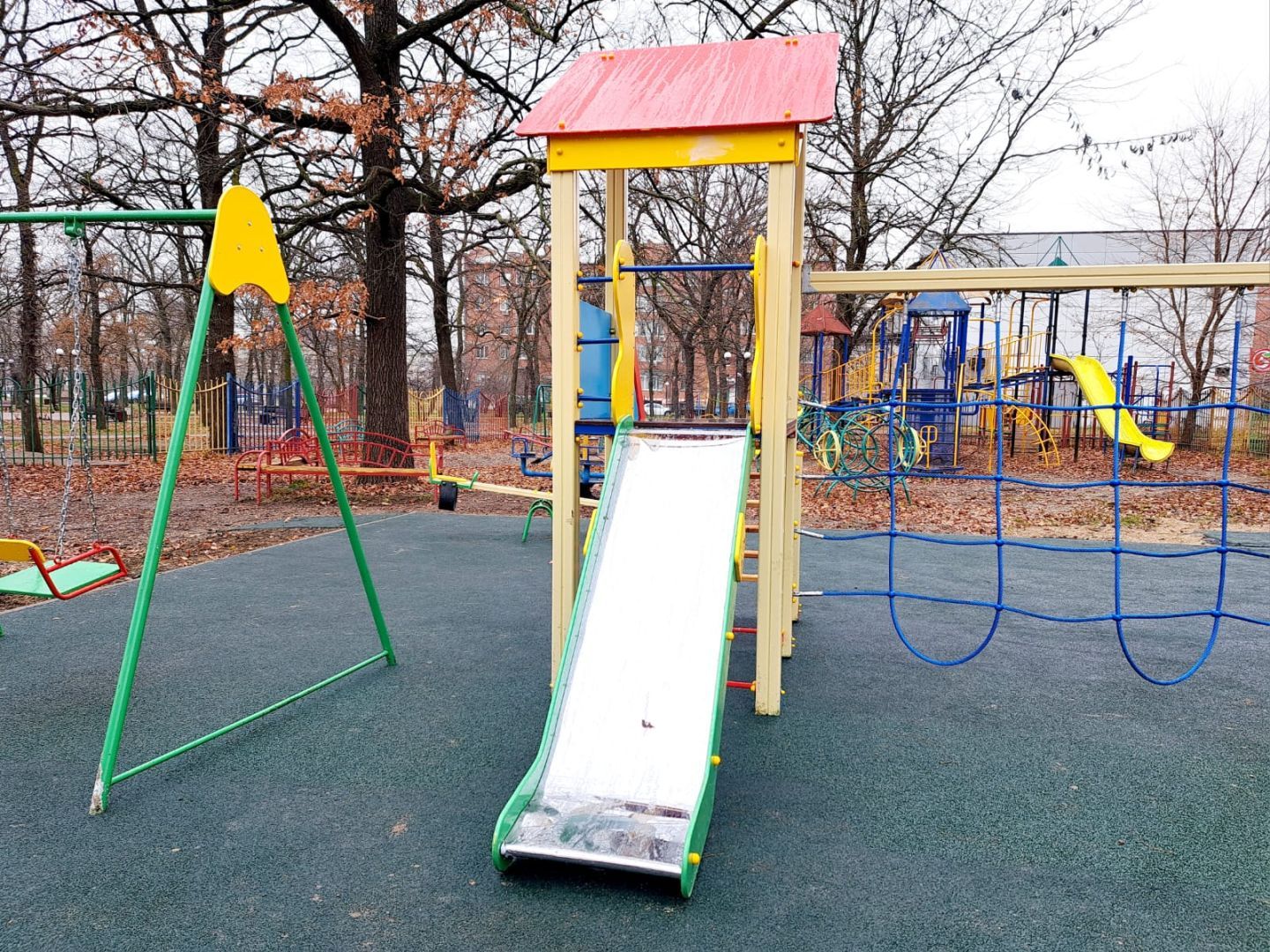 Еще 61 детскую площадку построят в регионе