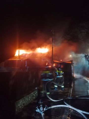 Автомобиль и два дома пострадали от огня в Кисловодске