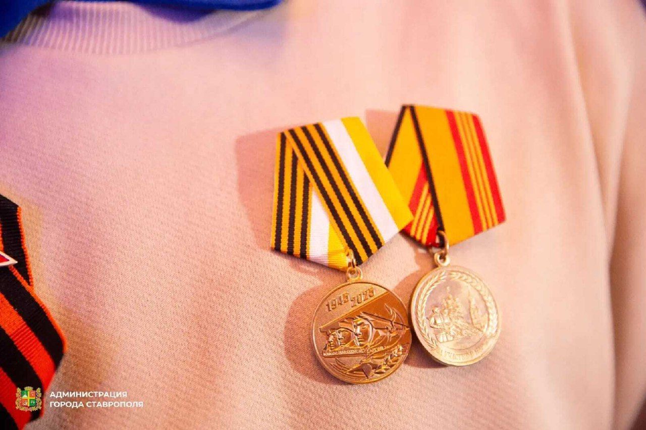 Более 300 юных участников парада Победы наградили медалями в Ставрополе
