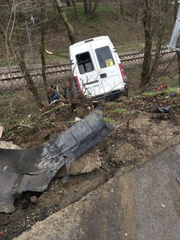 В Ставрополе маршрутка съехала в обрыв, один пассажир попал в больницу В Ставрополе маршрутка съехала в обрыв, один пассажир попал в больницу