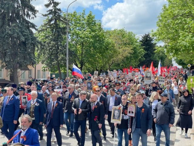 В Железноводске Бессмертный полк растянулся на 3,5 километров В Железноводске Бессмертный полк растянулся на 3,5 километров