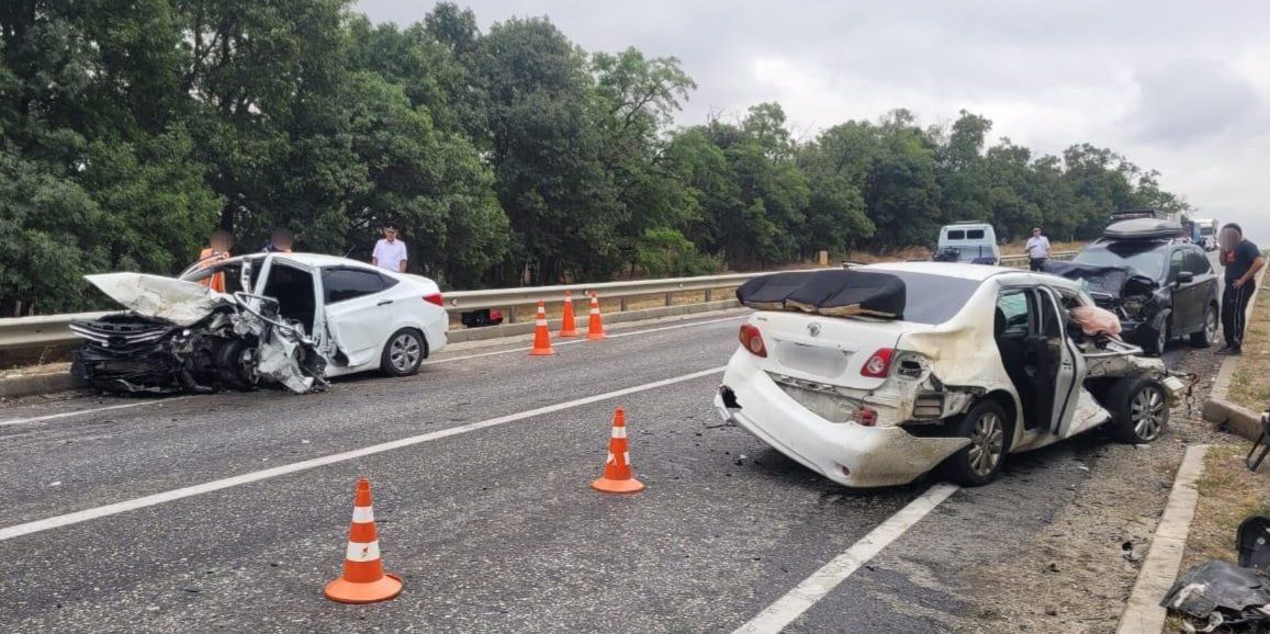 Две женщины погибли в тройном ДТП на трассе в Кочубеевском округе