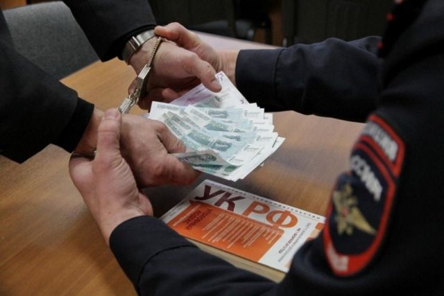 Житель Ставрополья предстанет перед судом за взятку полицейскому Житель Ставрополья предстанет перед судом за взятку полицейскому