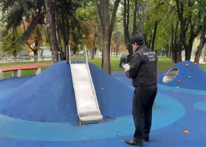 Дети пострадали от катания на деформированной горке в Ессентуках