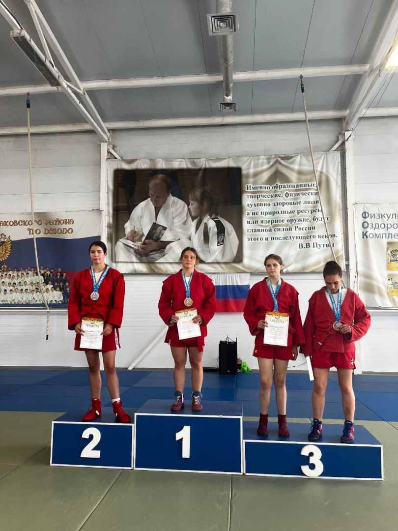 Ставропольские самбисты взяли три «золота» и «бронзу» на краевом первенстве в Михайловске