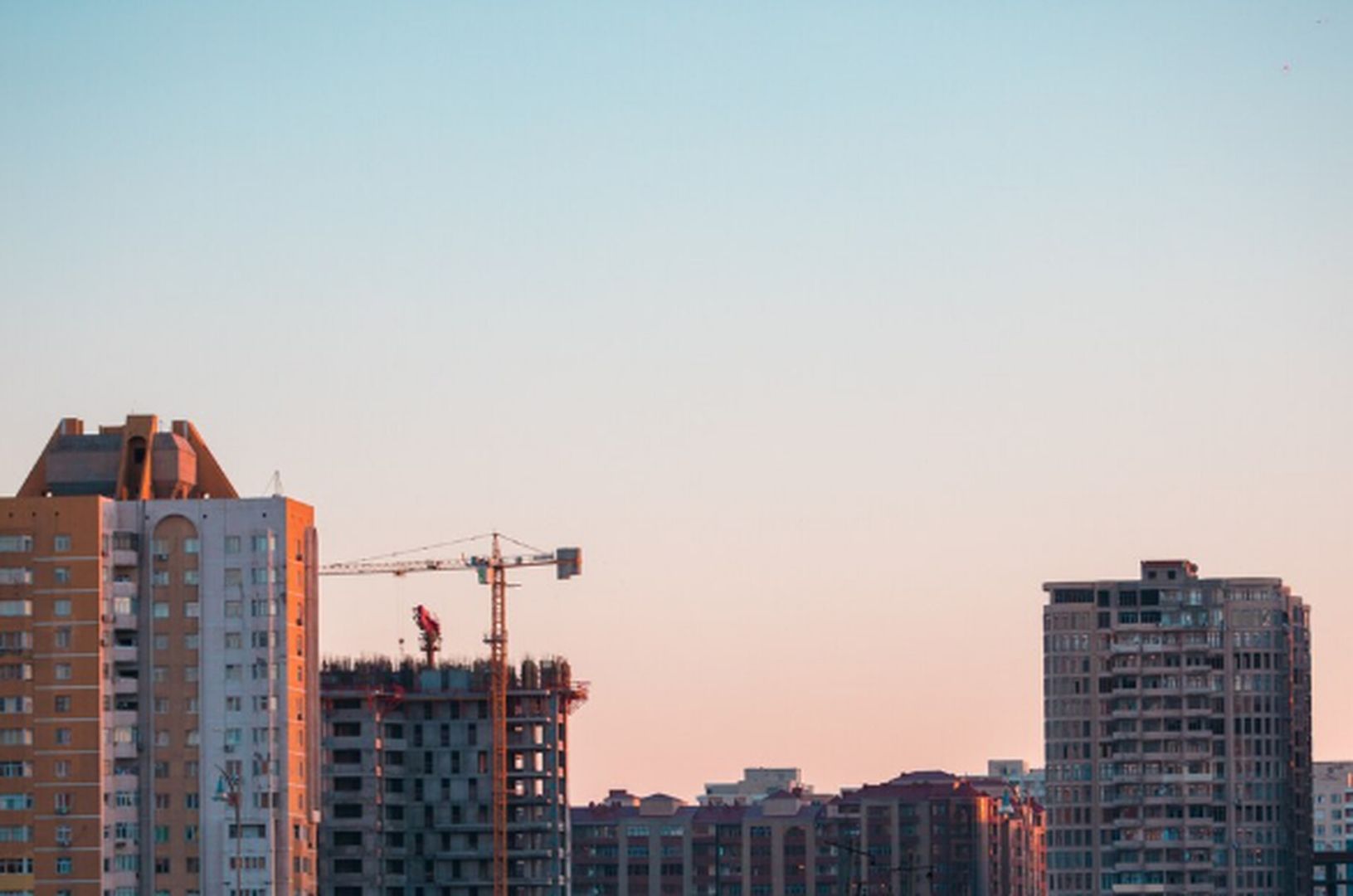 Почти 100 жилищных сертификатов выдали детям-сиротам на Ставрополье