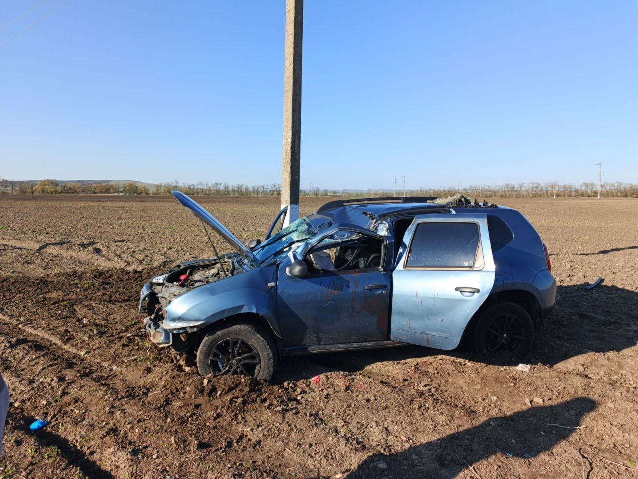 Иномарка вылетела с трассы на Ставрополье