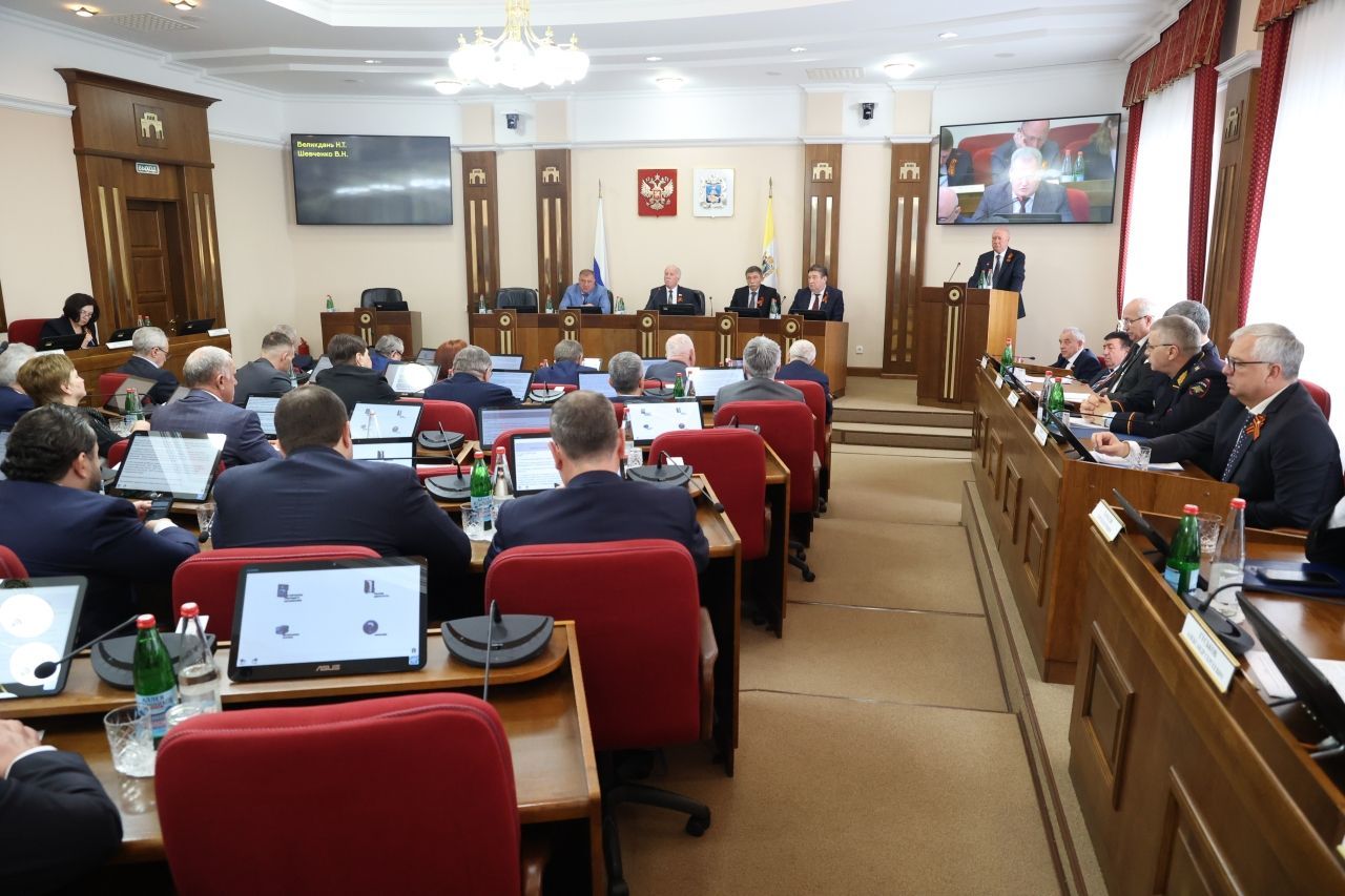 Дума Ставропольского края приняла ряд важных решений на очередном заседании