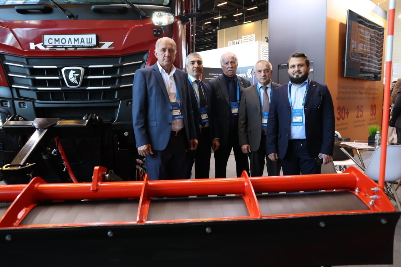 Депутаты Думы Ставрополья участвуют в Международной выставке «Дорога 2025»