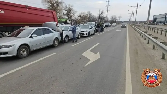 Водитель и пассажир пострадали при столкновении 4 автомобилей на юге Ставрополя