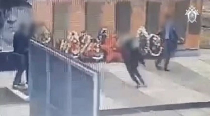 Четверо молодых людей получили сроки за танцы на братской могиле