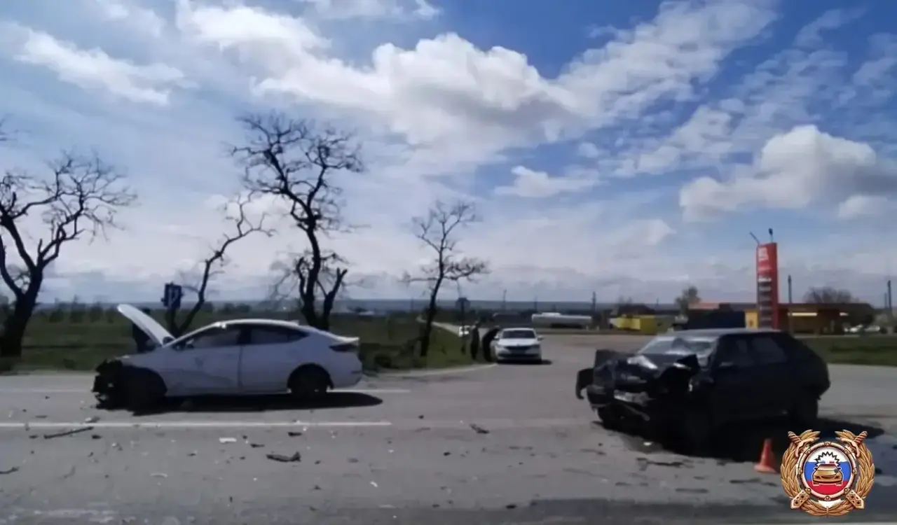 Молодой водитель пострадал в аварии в Буденновском округе