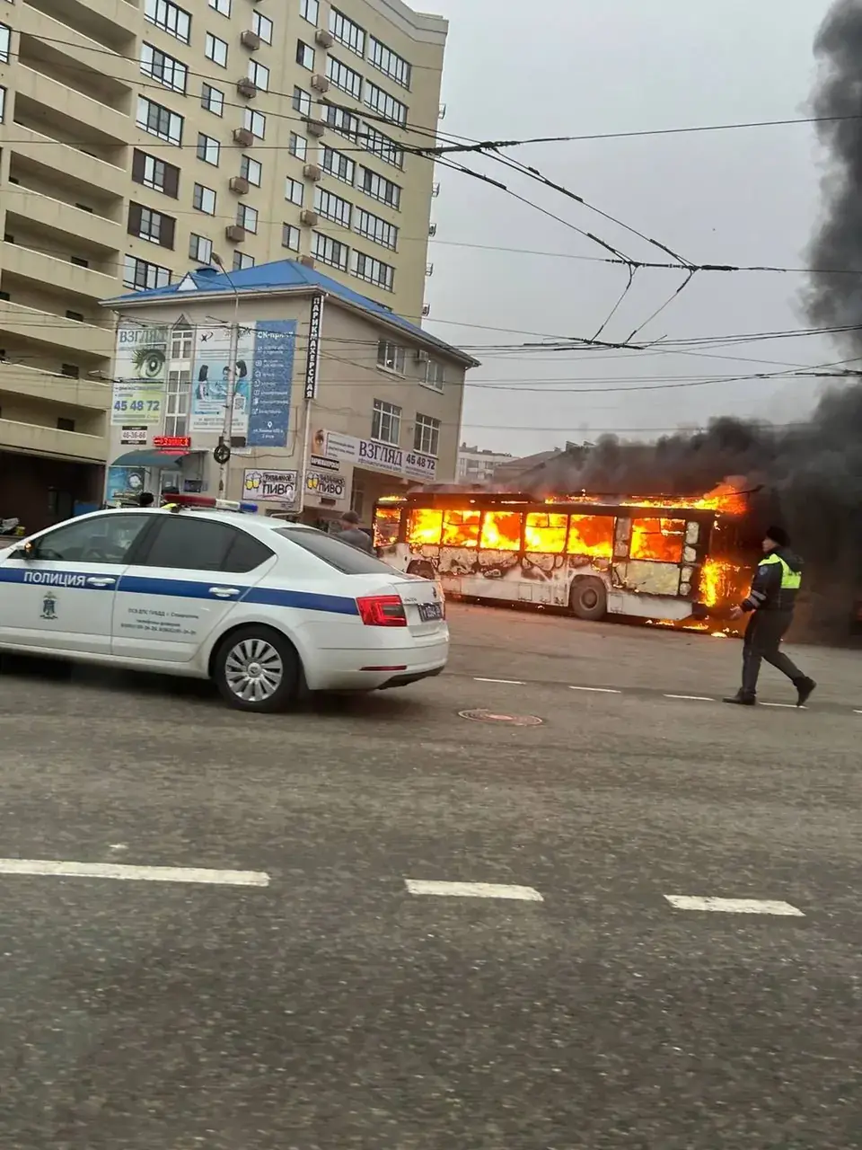 Троллейбус загорелся у психбольницы в Ставрополе