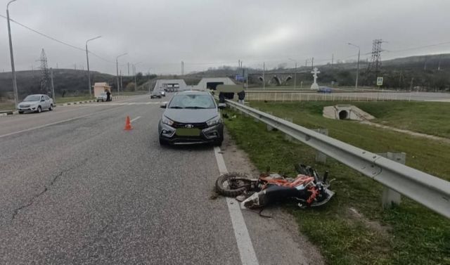 Ребенок без прав управлял мототранспортом и врезался в «Ладу»