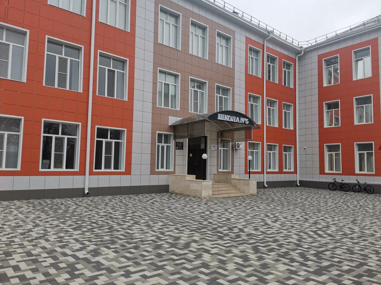 Школьный двор благоустроили в Георгиевске