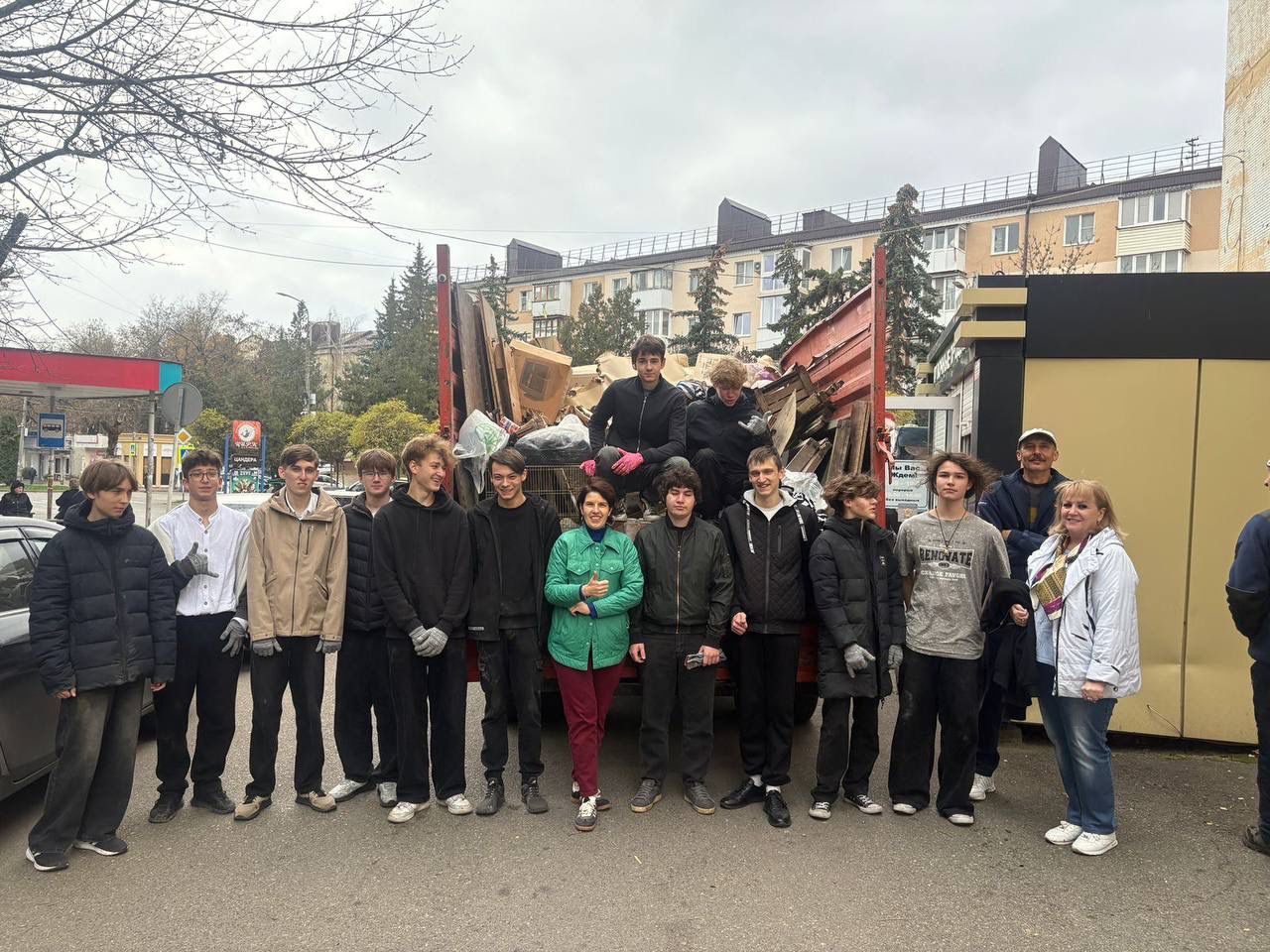 Волонтеры расчистили заброшенное бомбоубежище в Кисловодске