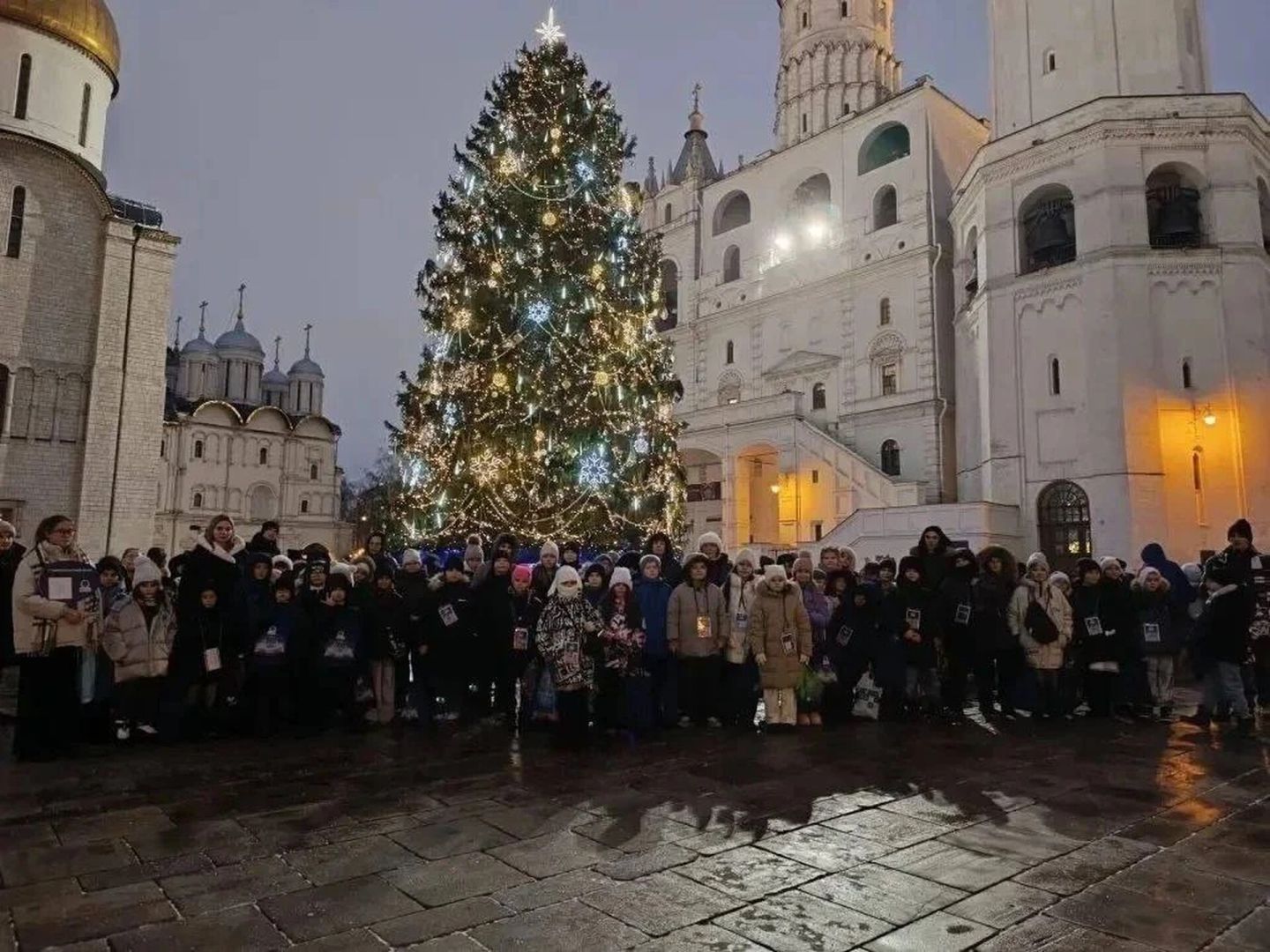 Делегация из 69 юных ставропольцев побывала на главной новогодней ёлке в Кремле