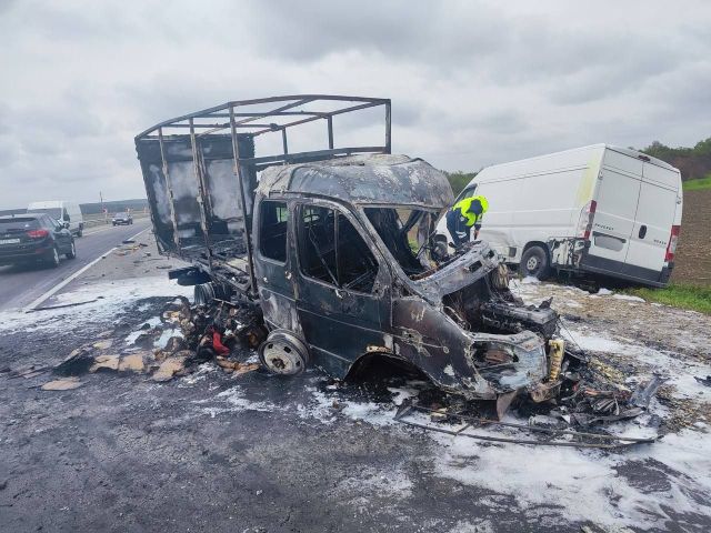 «Газель» загорелась на трассе в Ставропольском крае