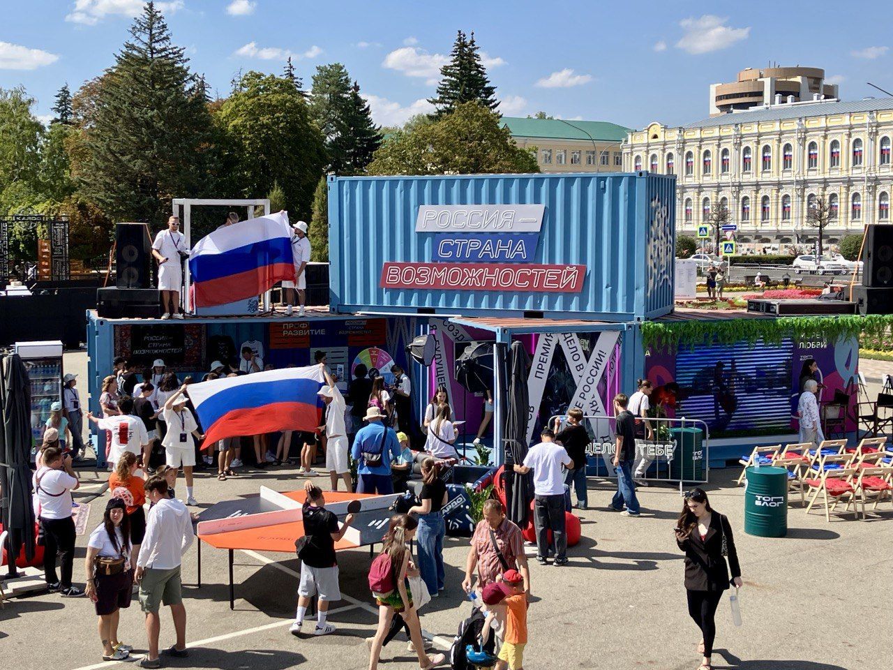 Яркое флаговое шоу пройдет на площадке премии «КАРДО» в День Государственного флага