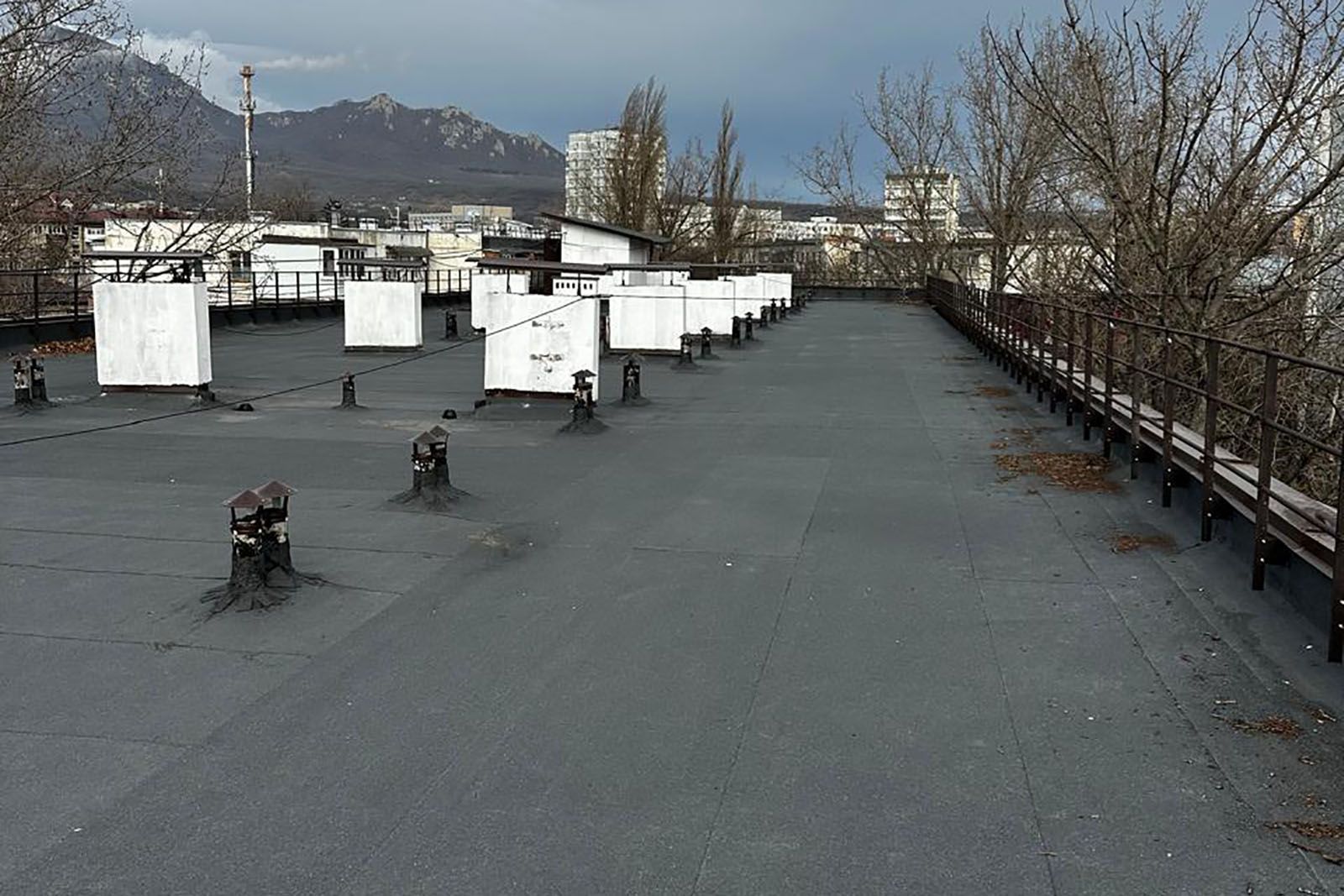 В Пятигорске за 8,6 млн рублей отремонтировали крыши двух домов