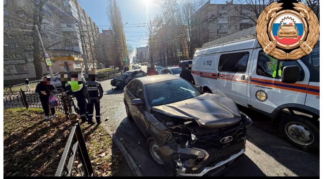 Два человека пострадали в аварии, сковавшей центр Ставрополя сегодня днём