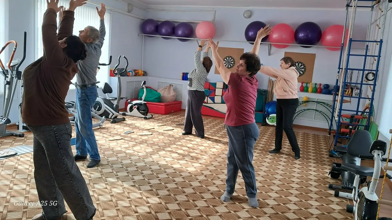 Пенсионеры Арзгирского округа осваивают китайскую гимнастику