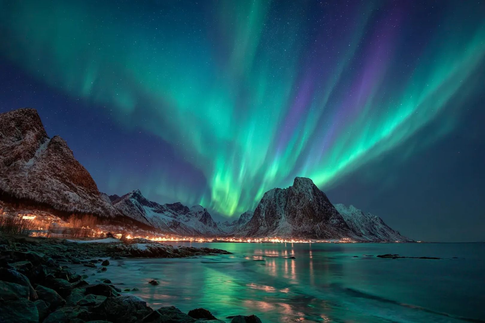 Магнитный шторм продолжается третьи сутки на фоне аномального солнечного ветра