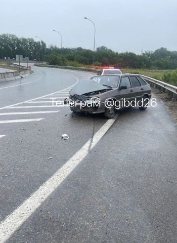 Пассажирка ВАЗа пострадала по вине водителя-лихача возле Невинномысска Пассажирка ВАЗа пострадала по вине водителя-лихача возле Невинномысска