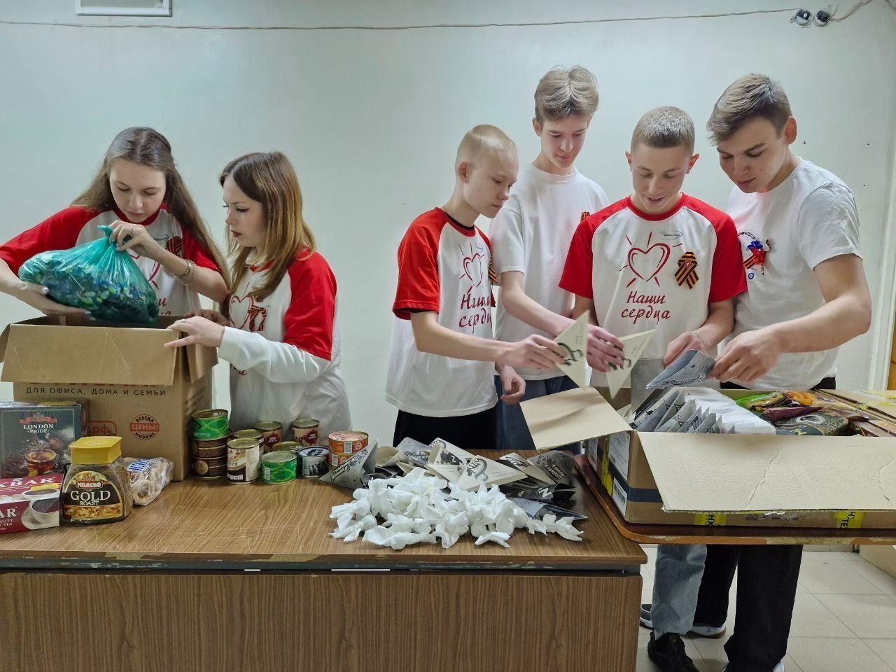 Студенты ставропольских колледжей собрали гуманитарную помощь для участников СВО