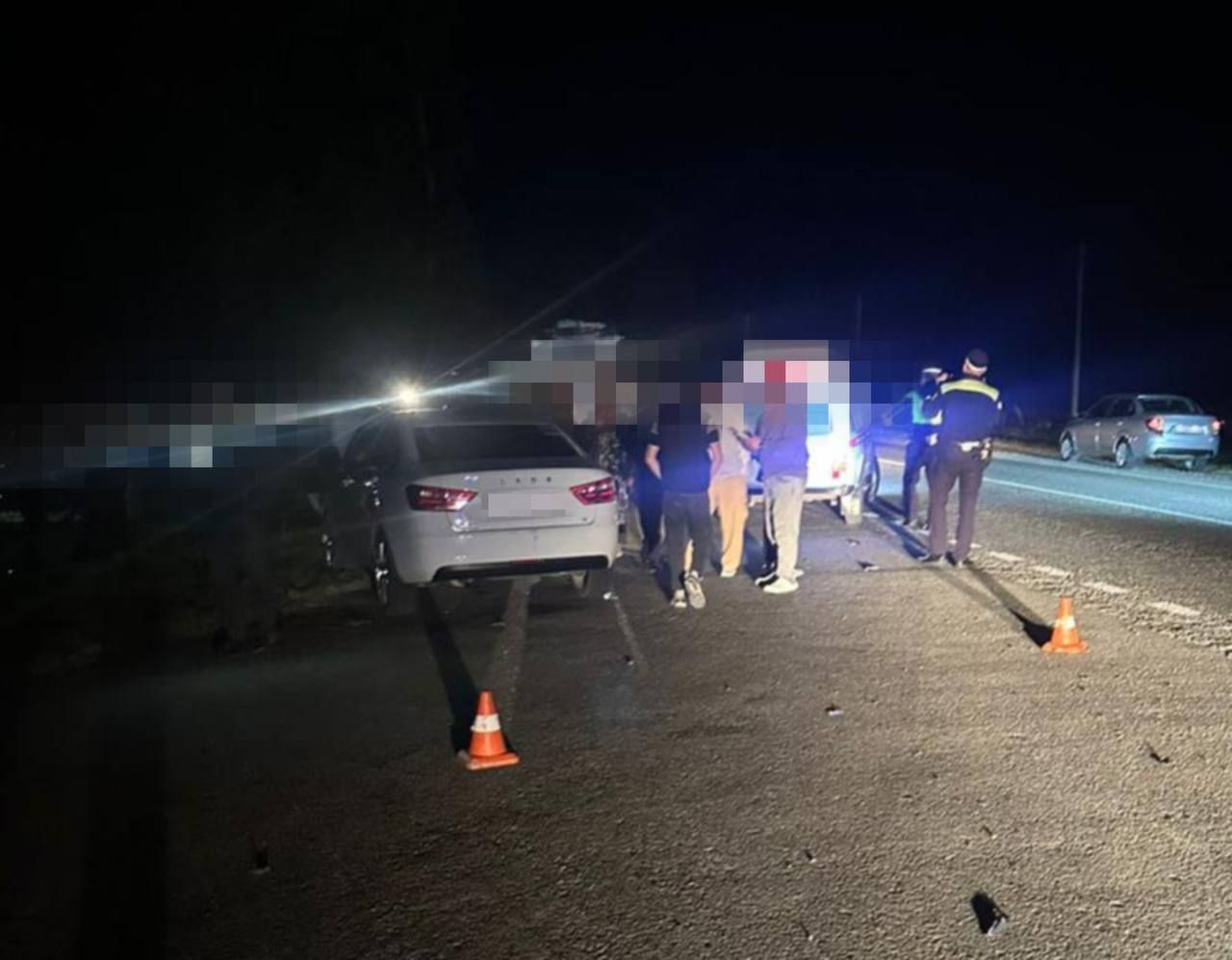 Легковушка врезалась в мопед с подростками