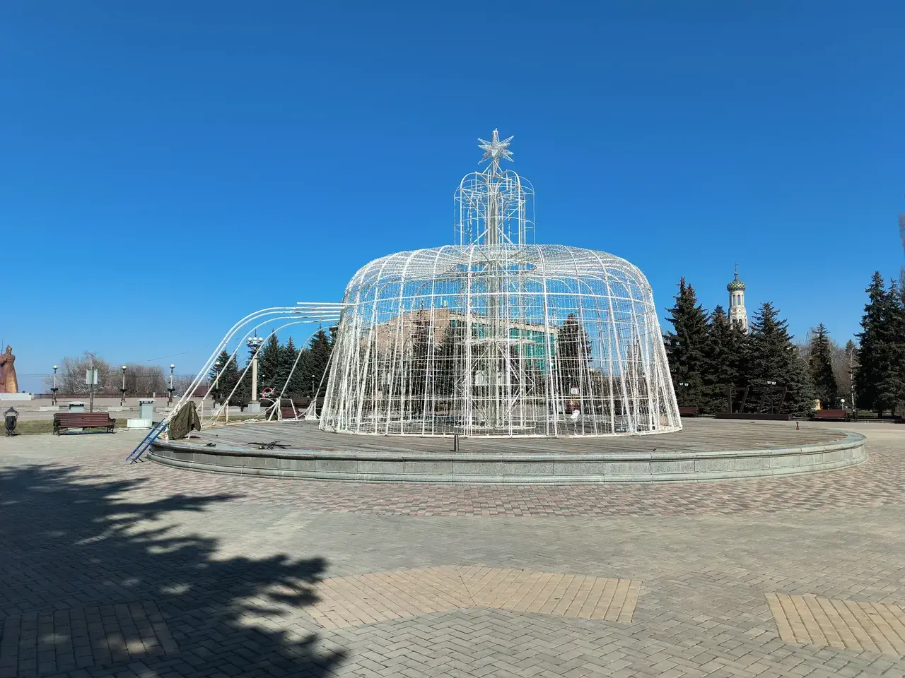 В Ставрополе начали демонтаж зимних световых фонтанов