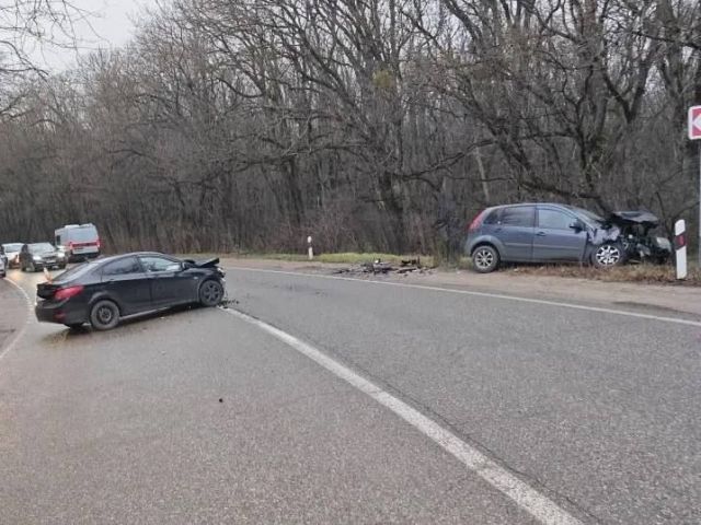 Две иномарки столкнулись вблизи Ставрополя
