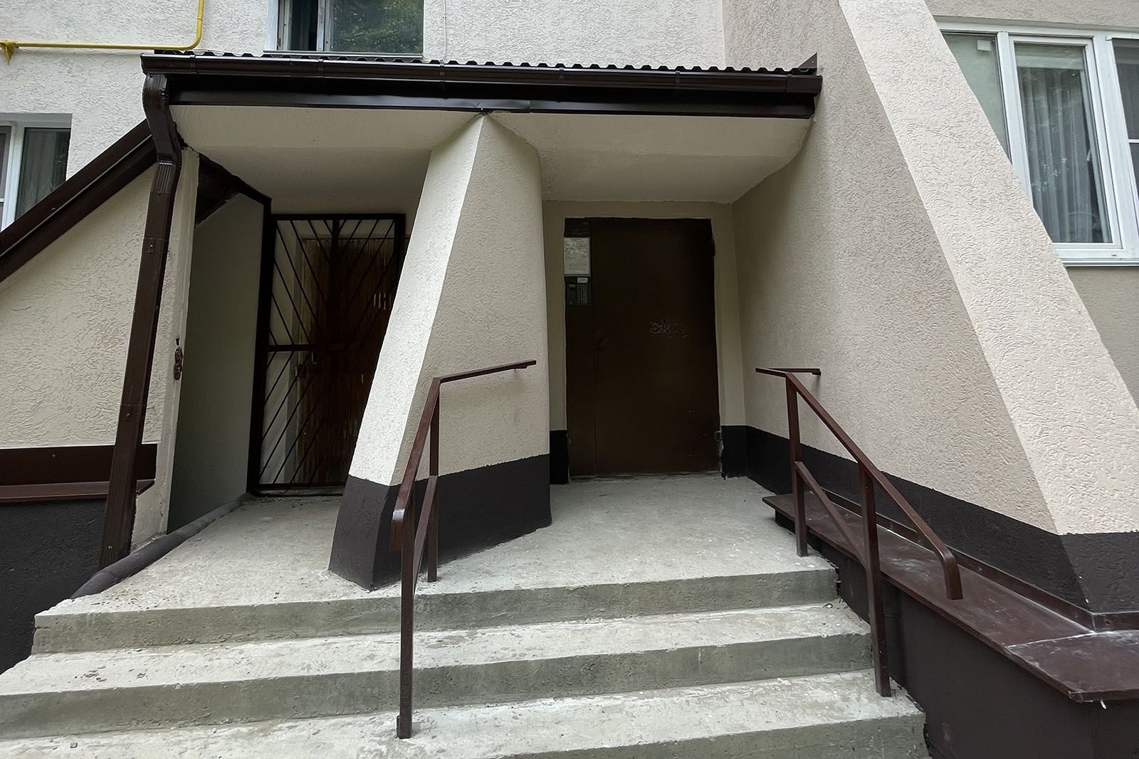 В Ставрополе за 65 млн рублей капитально отремонтировали восьмиподъездный дом