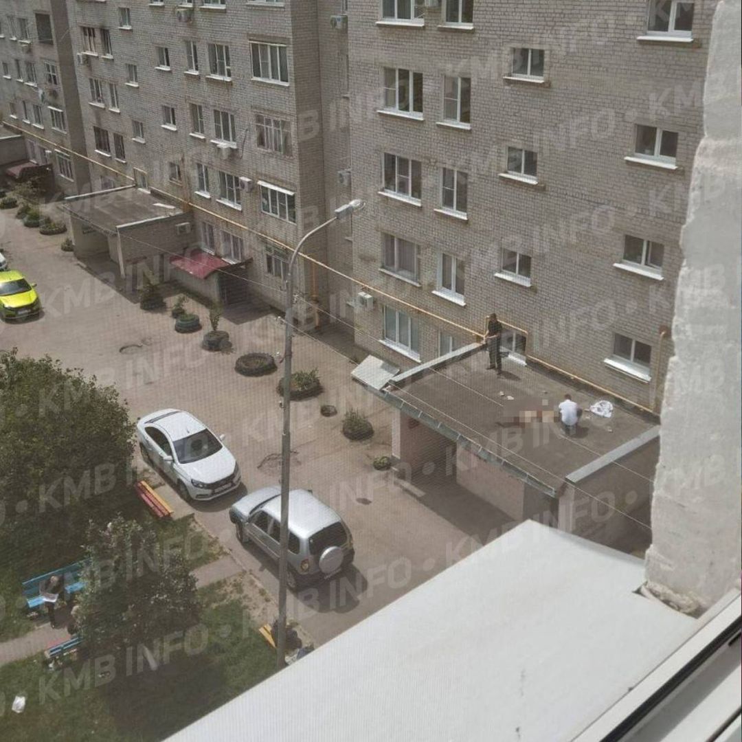 Человек выпал из окна в Георгиевске