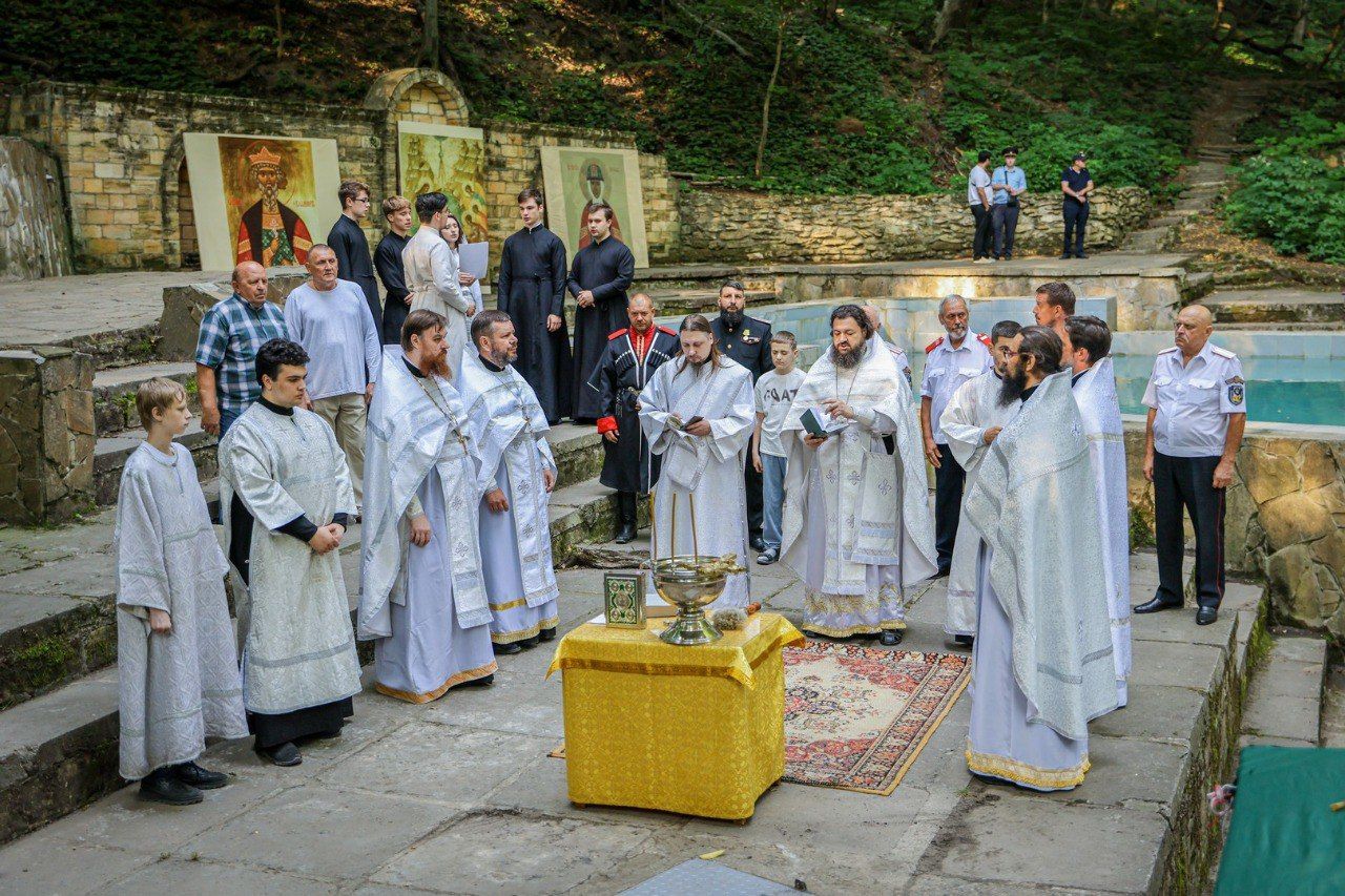 Холодные родники Ставрополя освятили в честь Дня Крещения Руси