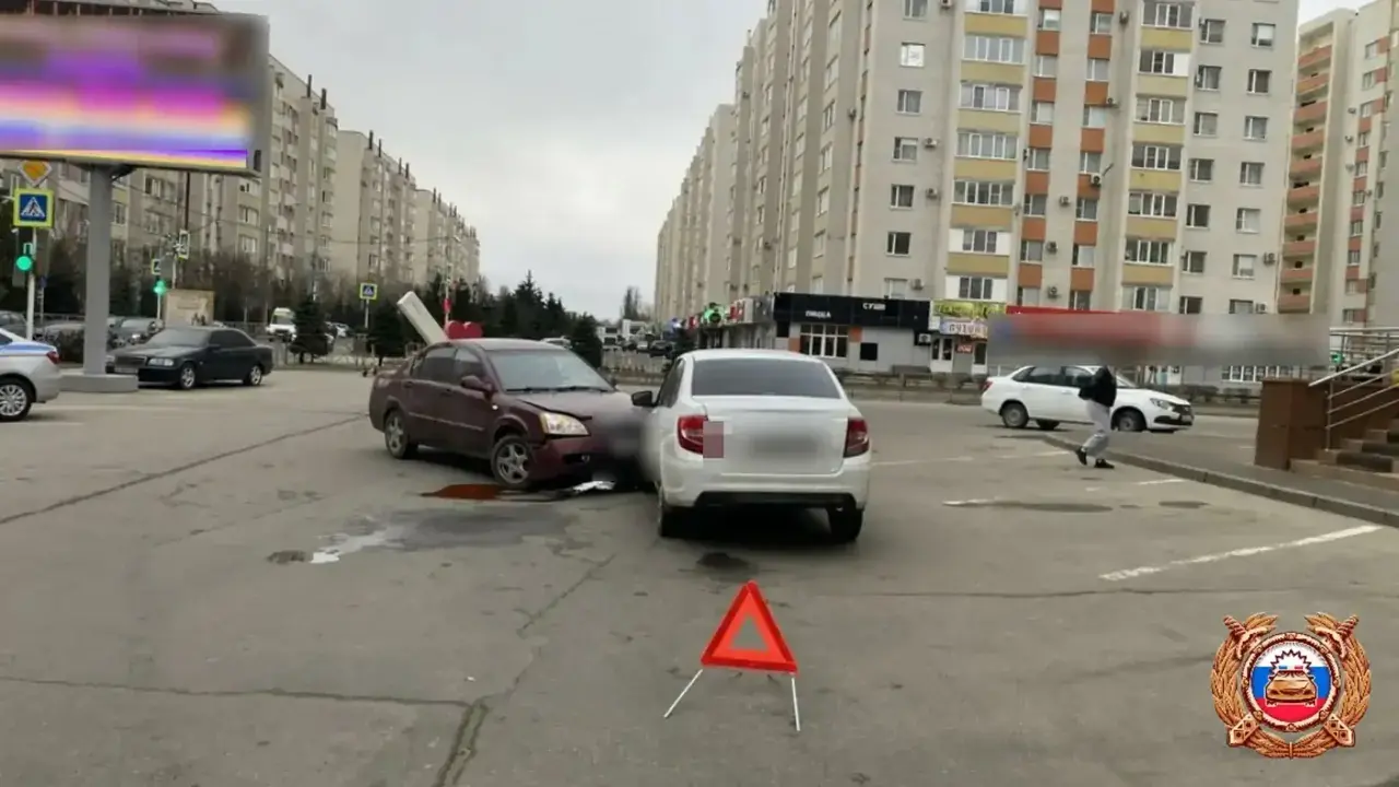 В Ставрополе столкнулись две легковушки, один из водителей получил травмы
