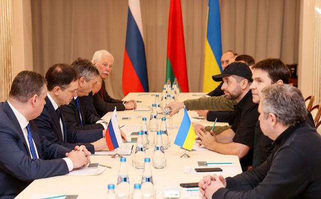 Российская делегация выехала на встречу с представителями Украины Российская делегация выехала на встречу с представителями Украины