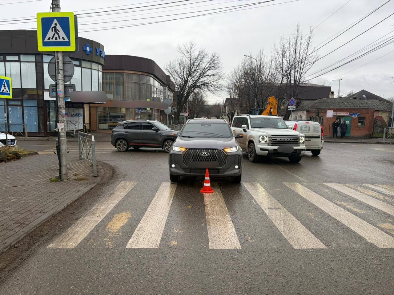 Восьмилетнего ребенка сбили на пешеходном переходе в Ессентуках