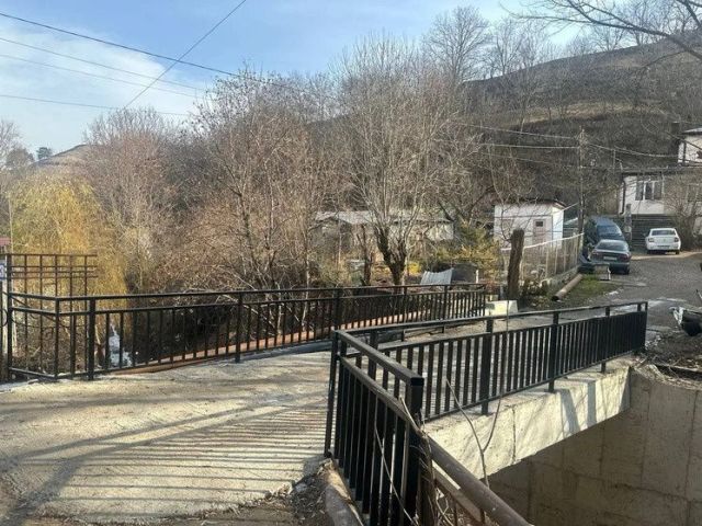 В Кисловодске за 11 млн рублей восстановили пешеходный мост