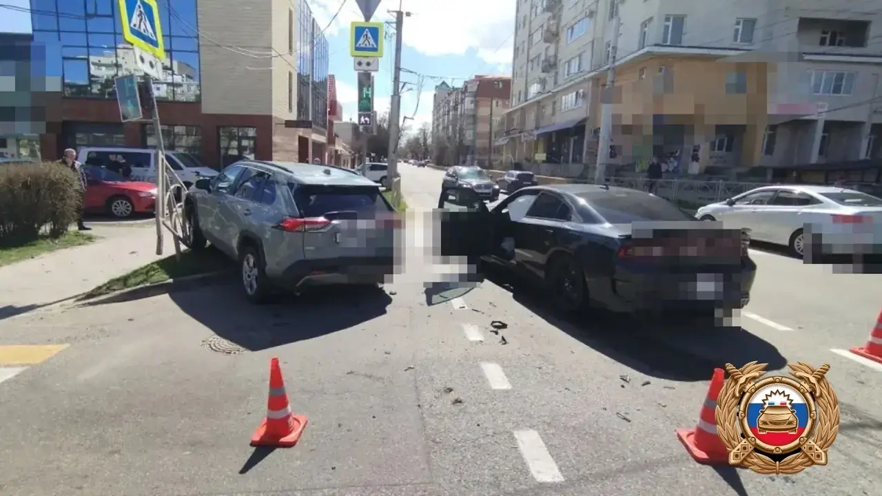 Столкновение «Тойоты» и «Доджа» в центре Ставрополя обошлось без пострадавших